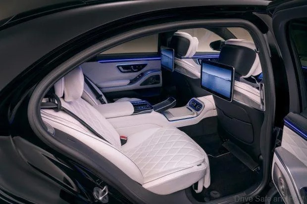 Mercedes Business Cab 1