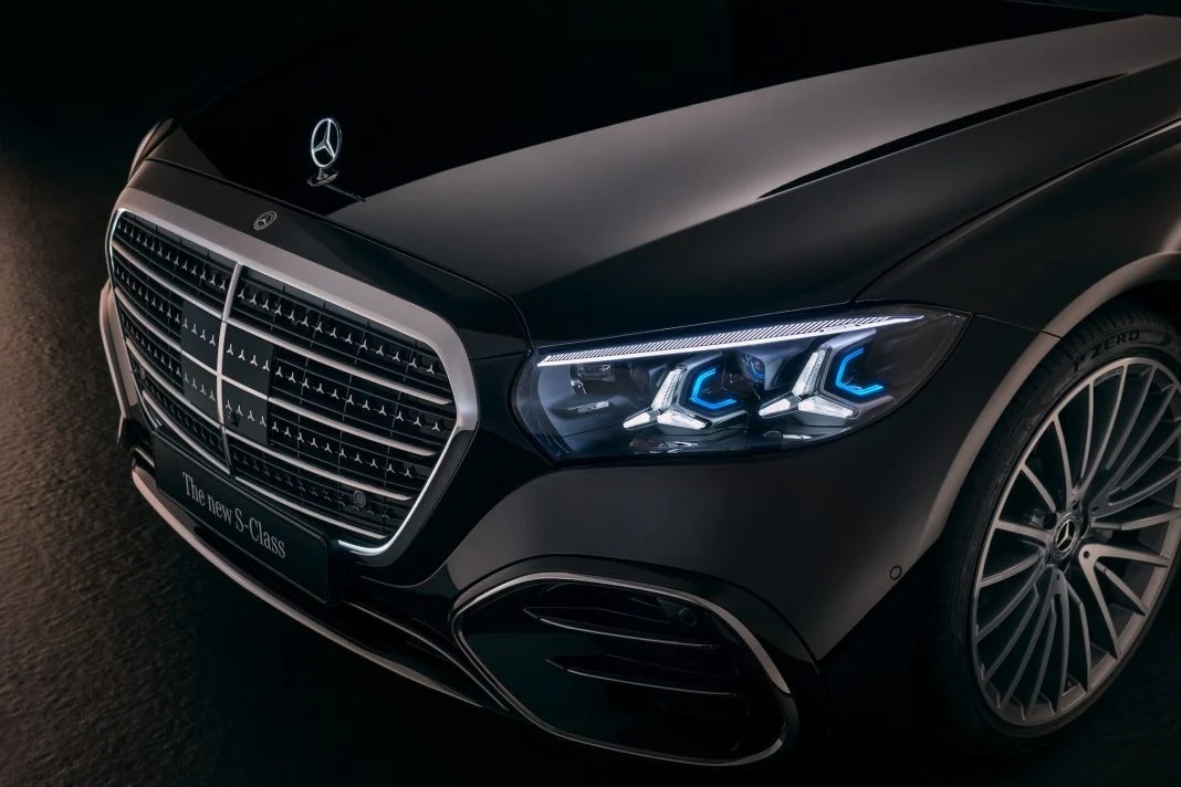 Mercedes Business Cab 3